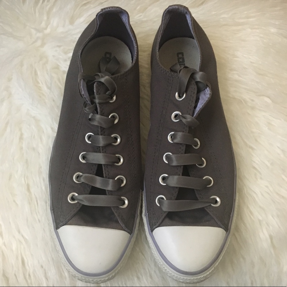 • GREY AND SATIN ALL STAR LOW TOP CONVERSE •